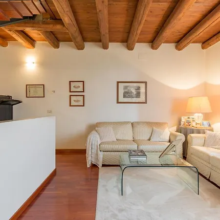 Bed and breakfast Corte Antica Canossa Del 1600