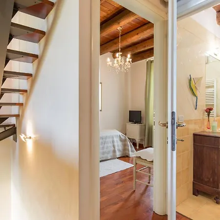 Corte Antica Canossa Del 1600 Bed & Breakfast *